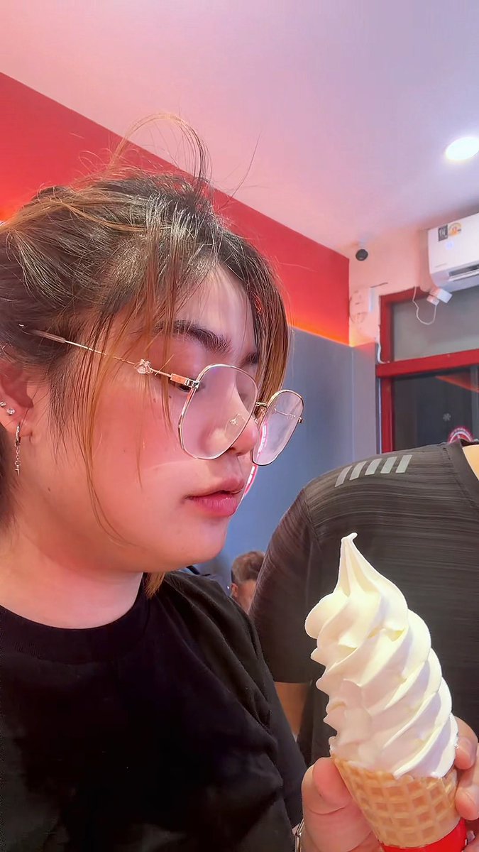 ดึกๆเด็กอ้วนนอนไม่หลับ🍦