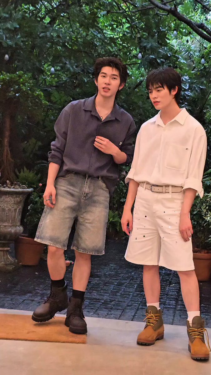 เมื่อมัมอยากได้ตี๋มุอู๊ด แต่ไม่แน่ใจว่าทำให้มั้ย ตลกตอนถามว่าได้อู๊ดมั้ย แล้วตี๋คืออู๊ดโชว์ 555 มัมขอโทษที่ไม่เห็นว่าหนูอู๊ดให้ตลอด🤣 ส่วนปิ๊บน่ารักมาก ไปถึงไม่รู้จะให้ทำท่าอะไร ปิ๊บเลยบอกหูหมาหรือแมวดี จบที่หูแมว รักนะคับเจ้า 2 เด็กของมัม🐶🐻‍❄️ เป็นบรีฟกับตี๋ตี๋ป๋อที่ชอบที่สุดเยย💜🩵 2Tee porsuppakarn #twnpich #porsuppakarn