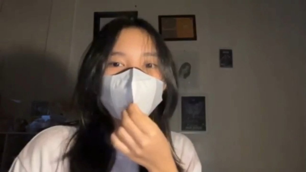 Diledekin ampe pake masker 2 lapis WKAKWKWKWKWKWK 😭😭😭😭 Nur Intan