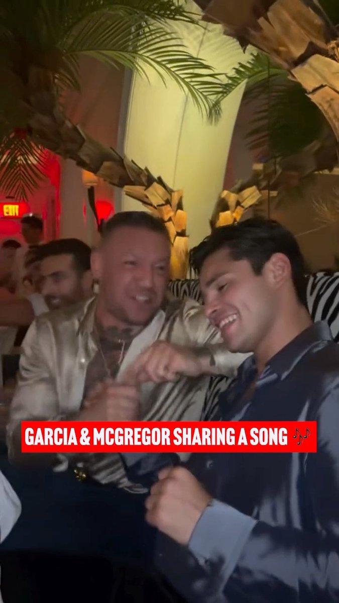 Ryan Garcia and Conor McGregor enjoying themselves on a night out 🎤😅