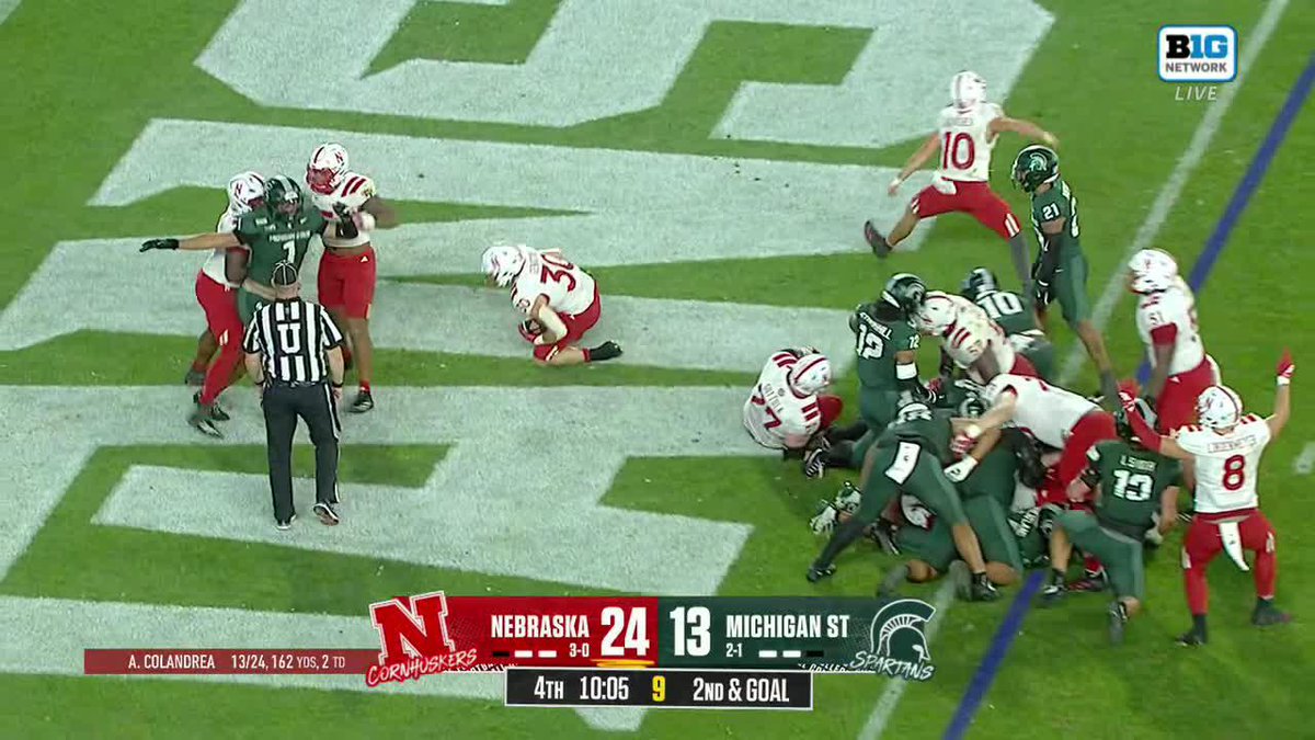 still can't believe the game that Genatone had. Unbelievable. And he just hands the ball to the ref like he's done it 1,000 times before. Legendary