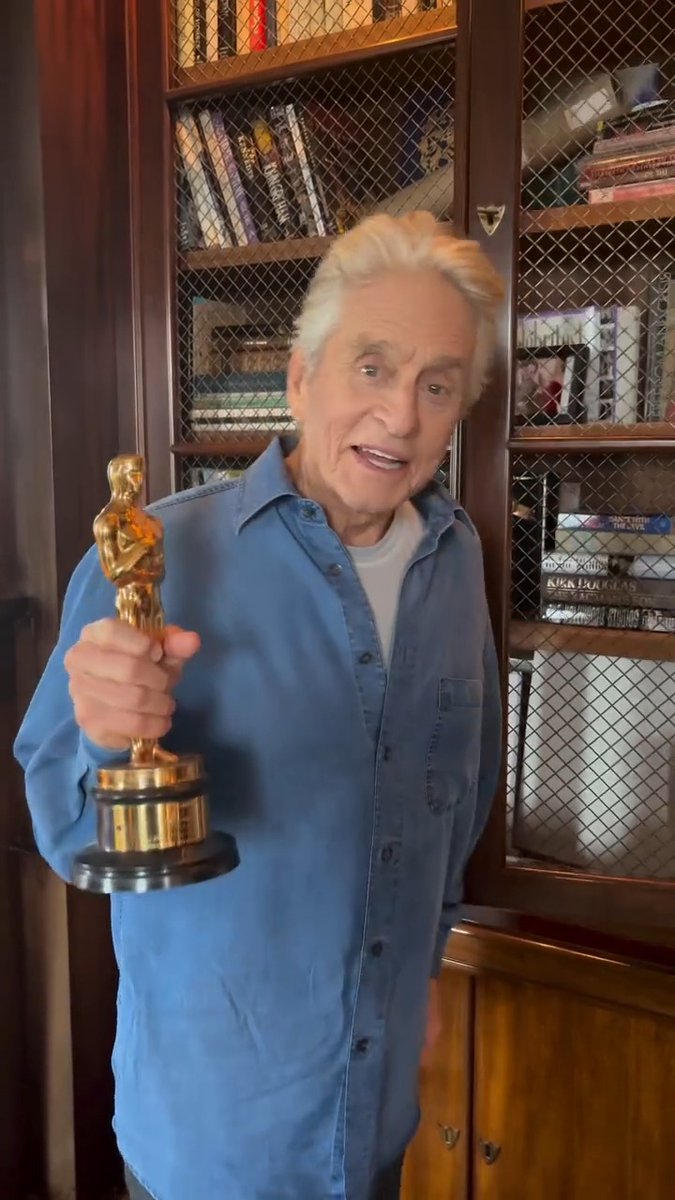 Michael Douglas flashed his Oscar, proving that you don't need to stick to the plan for things to turn out well 🏆 The iconic actor, 82, is sharing all his untold stories with the world, opening up about not being first choice for one of his most famous roles: Gordon Gekko in Wall Street. "How did it turn out? Not bad!' he said with a grin, showing off his trophy 😆✨ 📽️ : #michaeldouglas #oscars