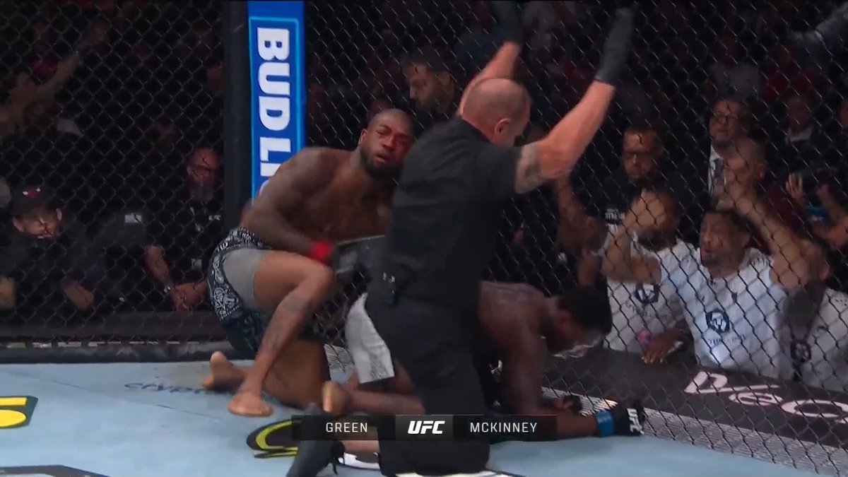 KING GREEN: - Is 40 YEARS OLD - On his 13th year in the UFC - On a 4 fight win streak - THREE FINISHES in a row - His longest win streak since 2014 - Has the 3rd longest win streak among active lightweights ABSOLUTE DOG 👑