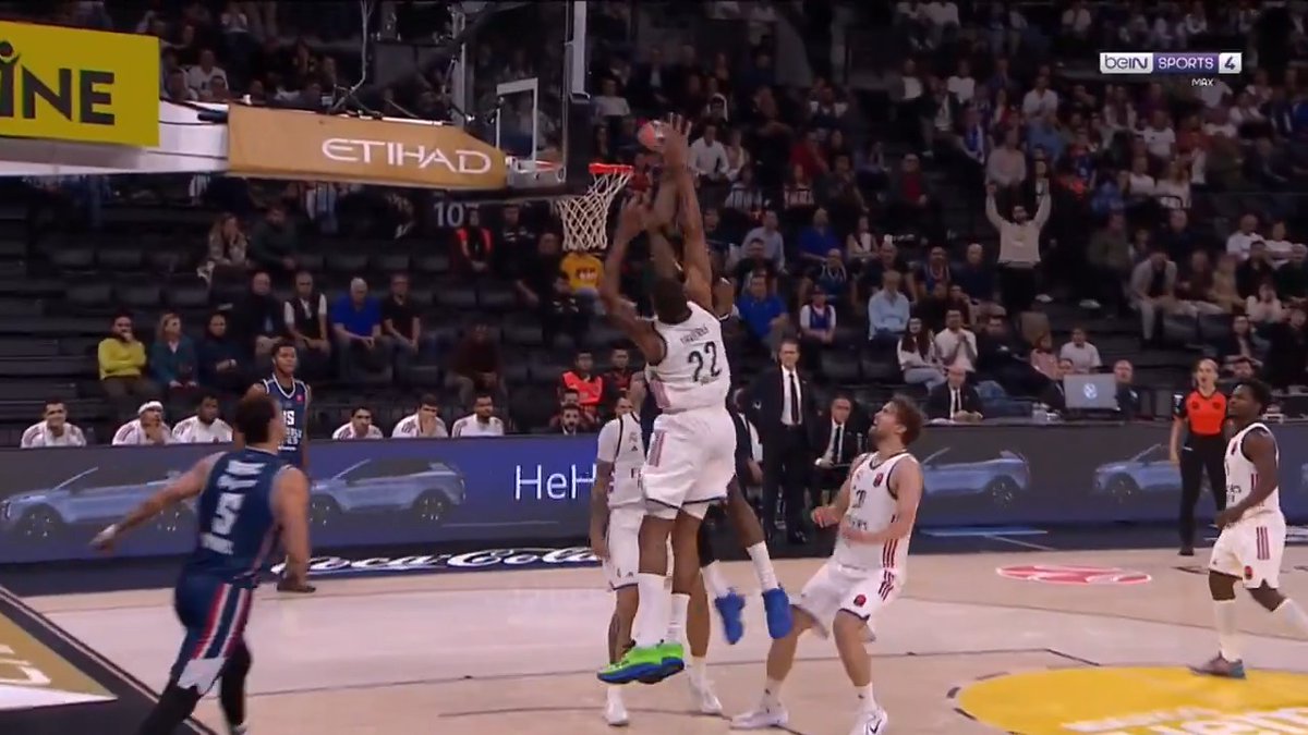 L'action de la semaine en EuroLeague !!!! Une combinaison de dingue, un poster de malade !