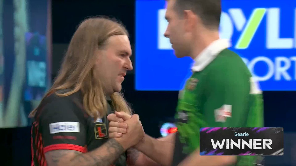 SEARLE EDGES WILLIE! Ryan Searle survives FOUR match darts to overcome William O'Connor and book his place in round two! 📺 #WGPDarts | R1
