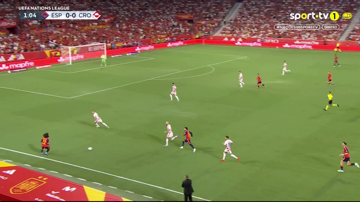Lamine Yamal abriu o marcador sem que a Croácia tenha sequer tocado na bola.