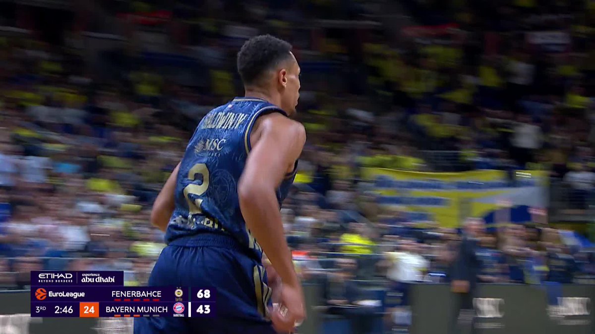 I IV doing it the only way he knows, with the vintage SLAM 😤 #MotorolaMagicMoment motorola I Fenerbahçe Tarfin Erkek Basketbol