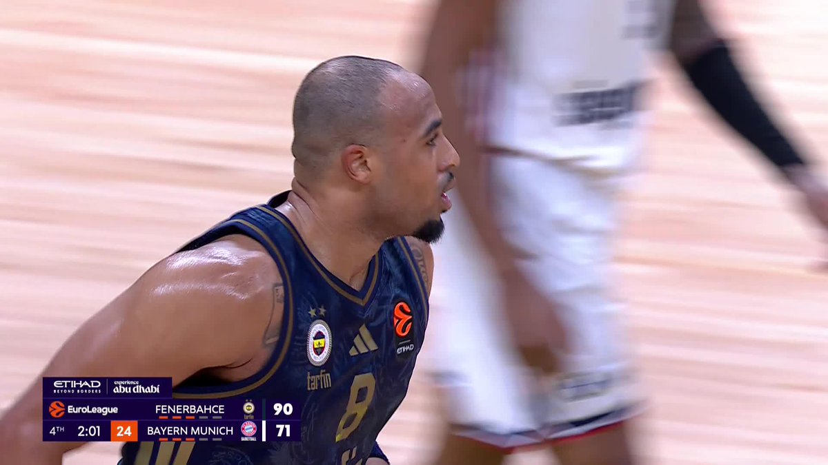 HIS playground and when he's in the mood, he's impossible to stop 😤 #MotorolaMagicMoment motorola I Fenerbahçe Tarfin Erkek Basketbol