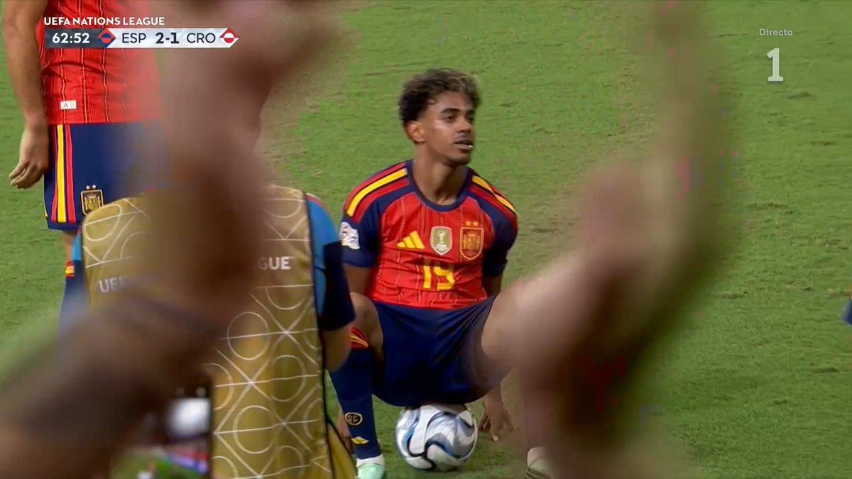 ¡Doblete de Lamine Yamal tras una sensacional conexión! Pedri ve el desmarque, Pubill deja pasar el balón y España amplía su ventaja ante Croacia (3-1) Sigue el partido de la #NationsLeague en DIRECTO en La 1 y RTVE Play ▶️ #SelecciónRTVE