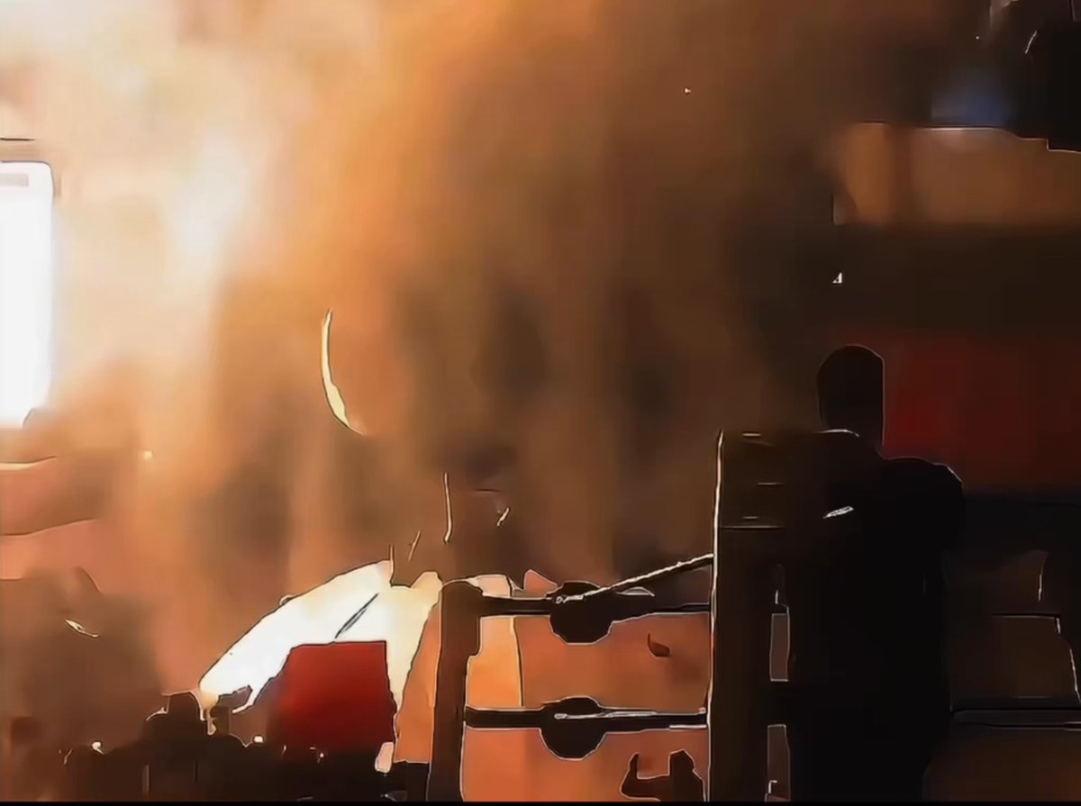 POV: You’re inside the arena for Batista’s entrance during Smackdown in 2007 witnessing his unreal pyro. THE WHOLE ARENA USED TO EXPLODE MAN😭