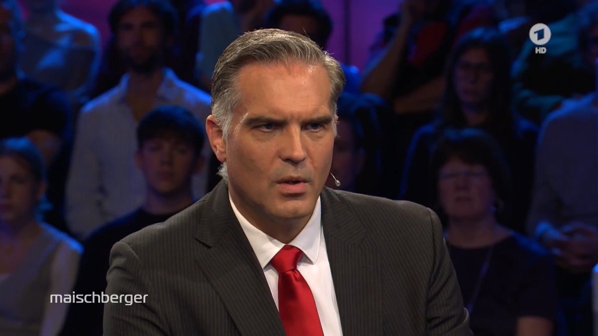 „Ich gehe davon aus, dass solche Sachen, die in Leipzig passiert sind, weiter passieren werden“, sagt der CNN-Korrespondent Frederik Pleitgen (@FPleitgenCNN). Für den russischen Außenminister sei klar, dass „Europa einen Stellvertreterkrieg gegen Russland führt“. #maischberger