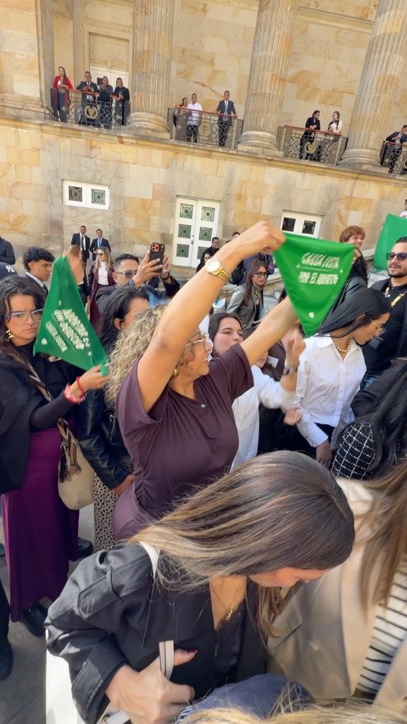 Esto es lo que viene a hacer Carol Borda en los espacios de las Mujeres y la reivindicación de sus derechos. Saboteo, manoteo y estigma contra las luchas feministas. Carol, usted no es bienvenida a nuestros espacios, con sus discursos retardatarios a otro lado.