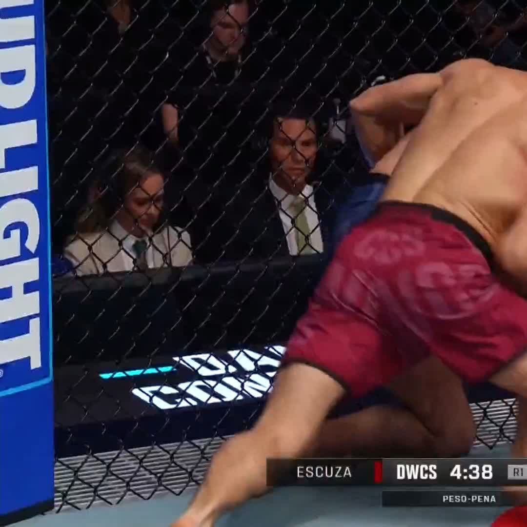Por nocaute técnico! Vitória de Ian Escuza no #DWCS! [ Ao vivo agora no @ParamountPlusBR]