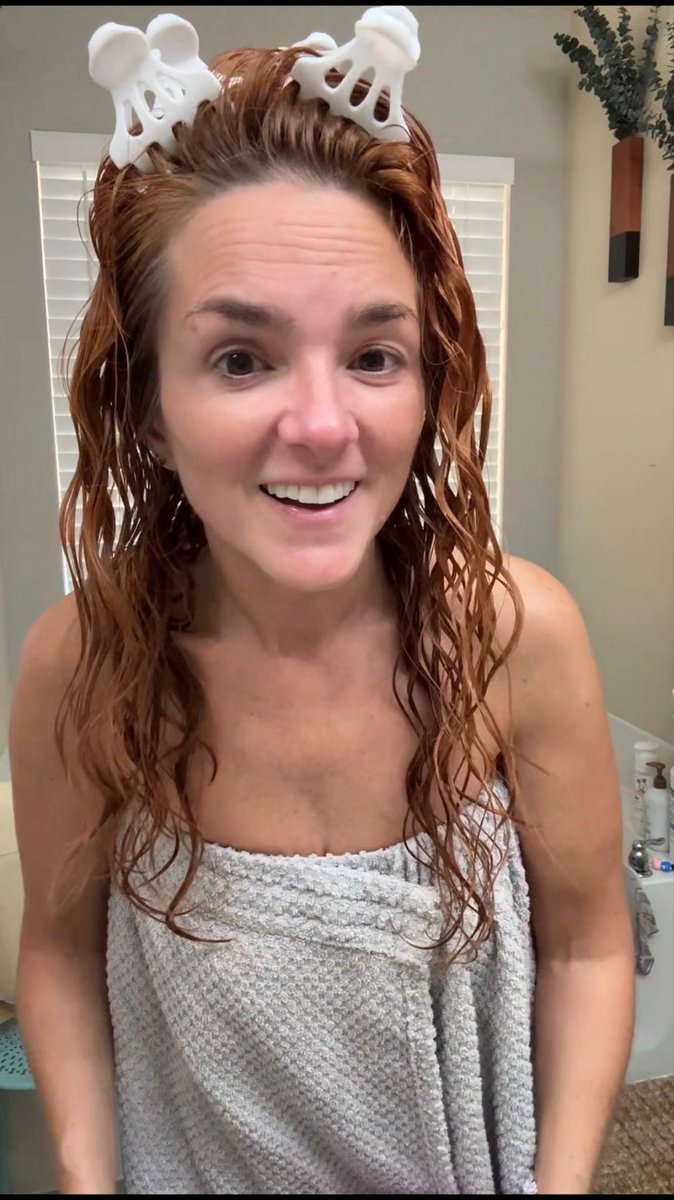 Emily’s wavy girl hair tutorial. #wavyhair #doublelivesofsuburbanwives #redhead #curlygirl #hairroutine