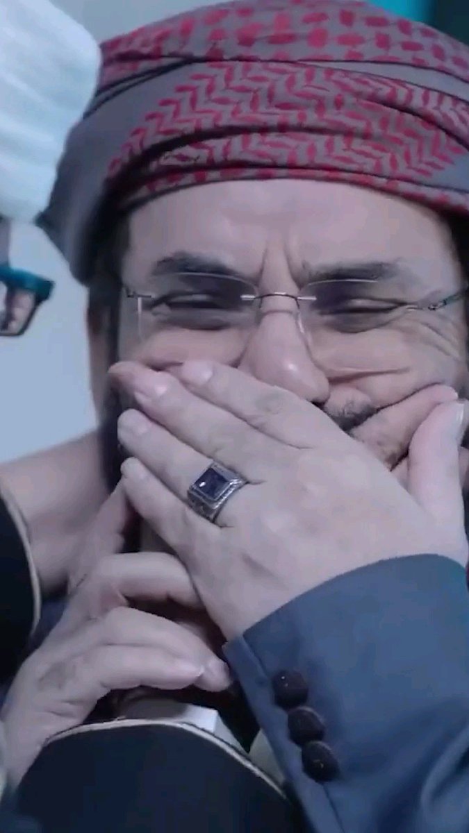 قد كان بدأ يقول الصدق وعالجوه بالدورات الثقافية ورجع أكبر كذاب ..مثل خراطين المسيرة هذه الأيام في مواقع التواصل 😂😂😂😂😂