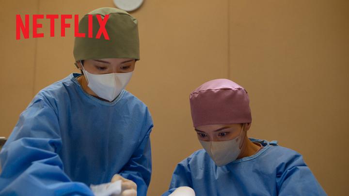 出演:松岡茉優 ✕ 仲里依紗 監督: Yuki Saito(「アンメット ある脳外科医の日記」) Netflixシリーズ『ダウンタイム』 文と凜の関係性にフォーカスした 『共闘編』予告映像解禁! "医療で命を救う"文と "美で人を救う"凜 異なる信念を持ち 激しく対立してきた二人が 互いを知ることで少しずつ変化し やがて共に立ち向かっていく 世界独占配信中🦋 #ダウンタイム #ダウンタイム中 #ダウンタイムはネトフリ #ビフォーには戻れない #Plasticbeauty #downtime