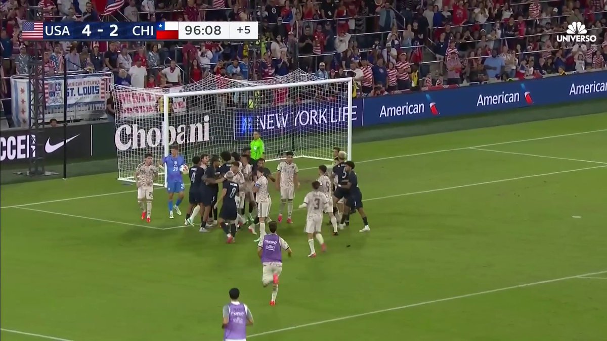 The entire scuffle between the USMNT and Chile at the end of the match. 😳
