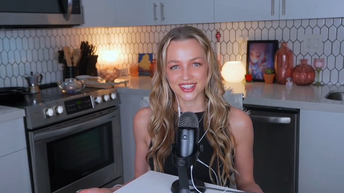 FRANCESCA: Back to the Kitchen Stream v1 Highlights 🤭❕ 0:19 Alpha Widow Force 1s 1:46 How to Stop Thot Daughters 2:13 Francesca Wants White L 3:14 Fried Chicken Scammers
