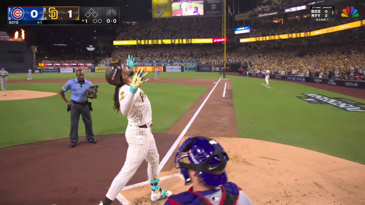 FERNANDO TATIS JR. HOMERS ON THE FIRST PITCH!