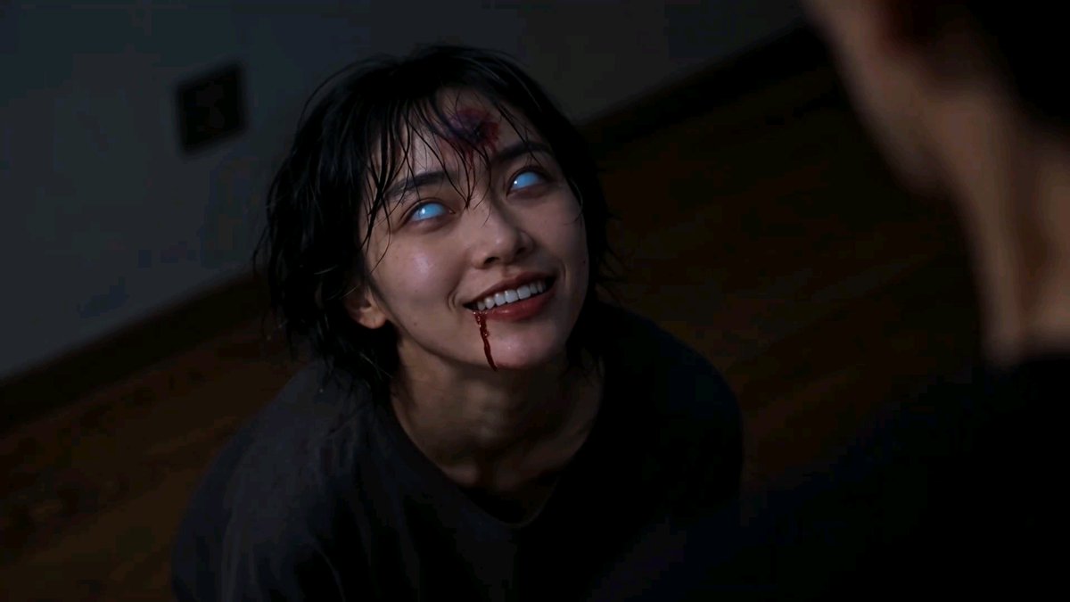 《野佛》第2集：叩首 内含恐怖元素！ 胆小勿入！！！ 佛堂一夜坍塌，石佛碎裂，谢山却浑身沾满别人的血，独自走下深山，同行的胖子不知所踪。醒来后，他记不起山中最后发生了什么，身体里却似乎多了某种东西，被带下山的，不只是谢山。