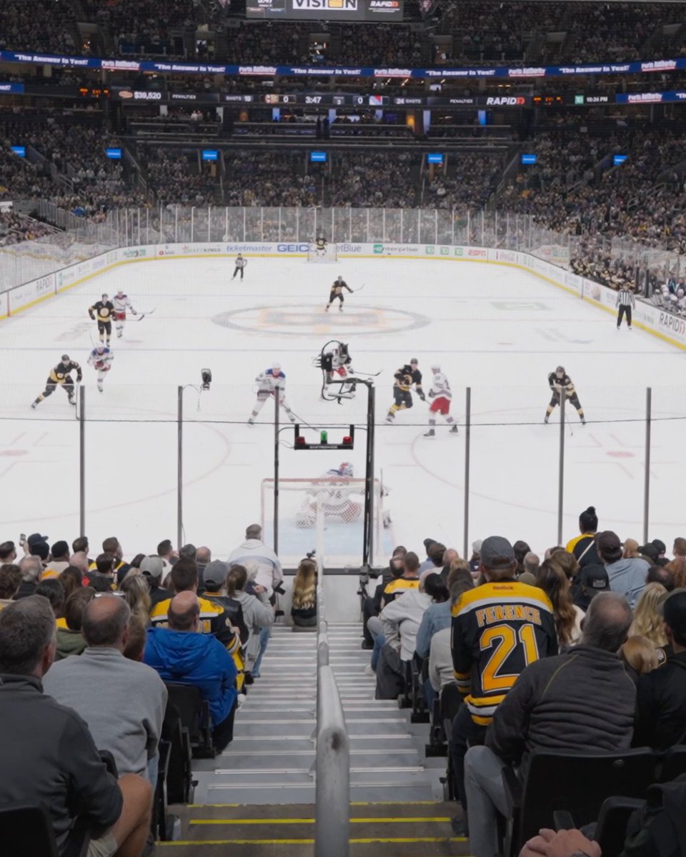 The Bruins' first goal of the season 🔥