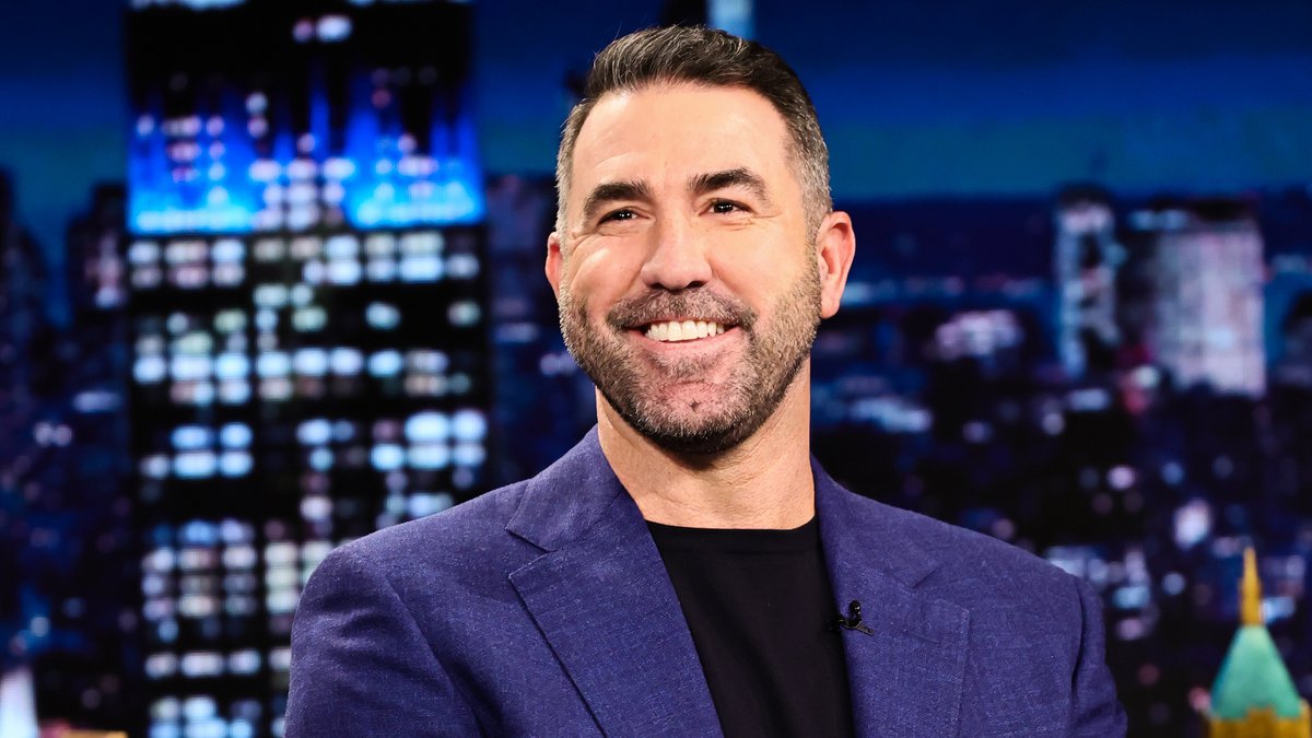.Justin Verlander was “totally blindsided” after his daughter surprised him on the field after throwing his last pitch 😭 #FallonTonight