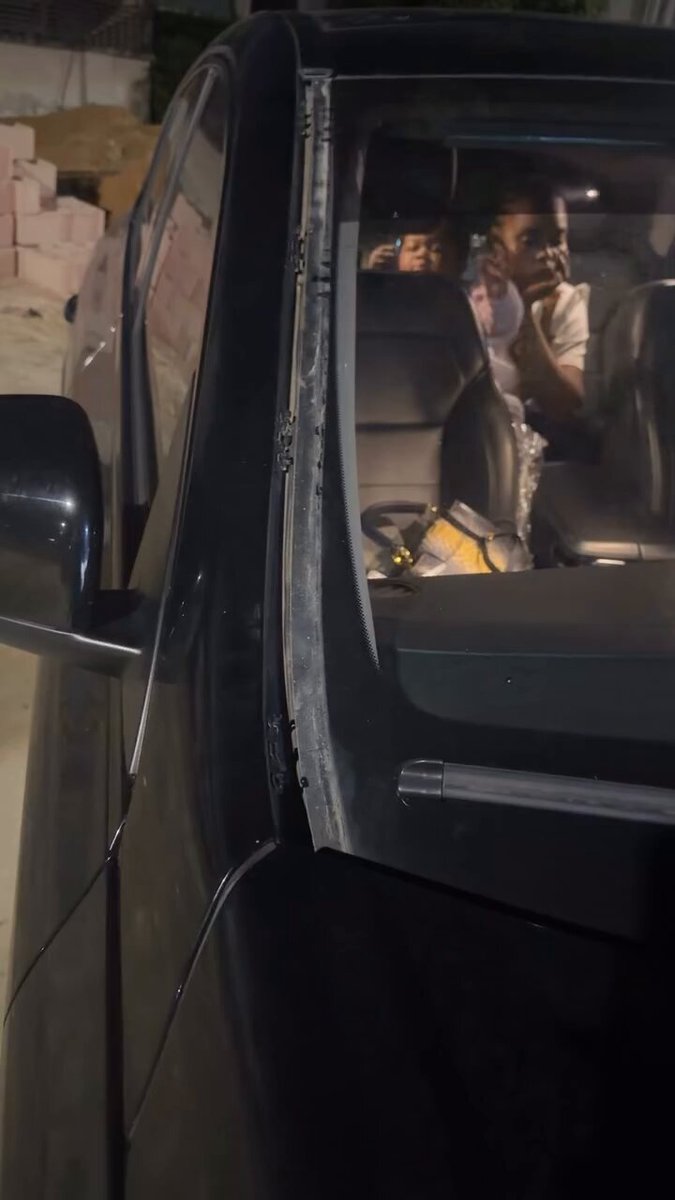 “Lekki is not safe anymore, see what they did to my car!! Why’s Lagos state government not doing anything about this thvgs?” Lady cr!es out