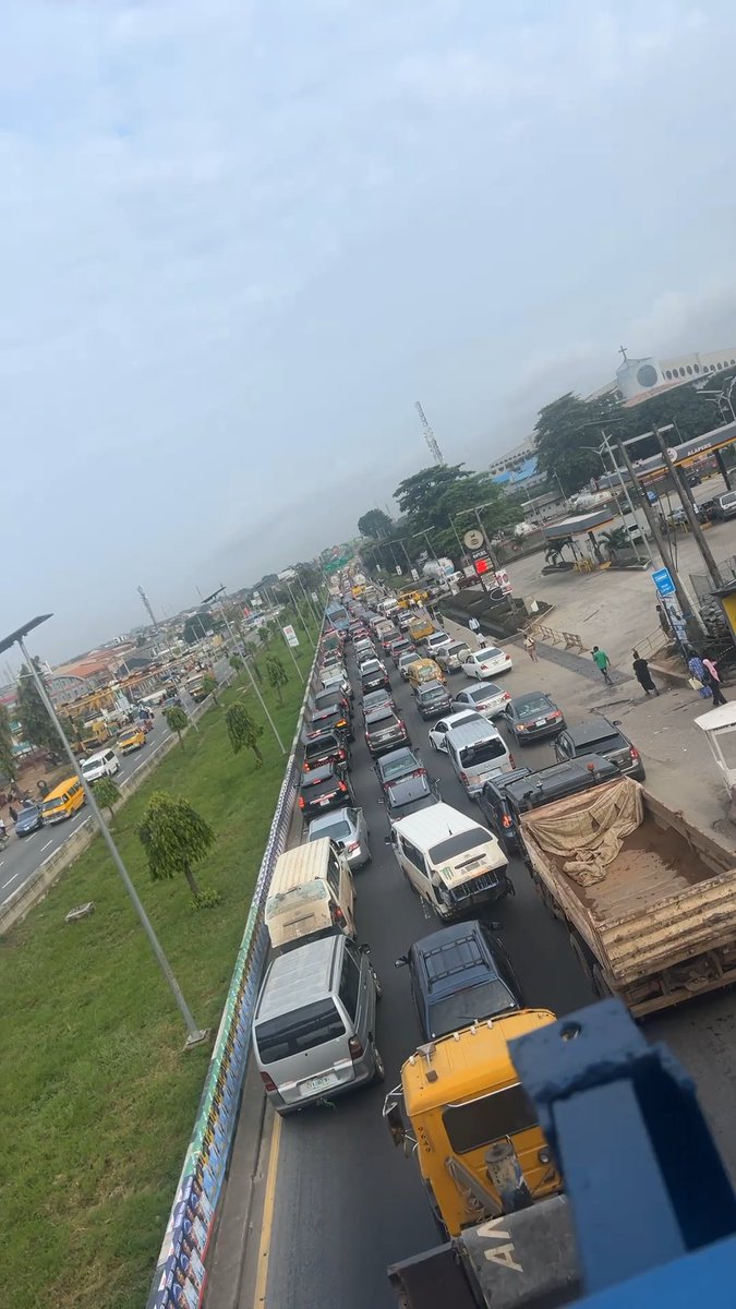 If you have any business at Toll Gate or Berger today, it’s better to stay back. 😩 Traffic is already looking like a serious situation.