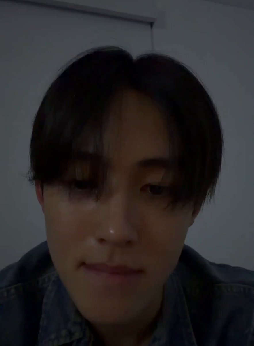 Seonghyeon talking about Yeonjun hyung and Beomgyu hyung on live 😭🥹😂 he read a comment saying they had a dream Yeonjun hyung was scolding him lmao 🦊: *reading comment* i had a dream that Yeonjun sbn scolded you 🦊: ㅋㅋㅋㅋ but Yeonjun sbn isn't... isn't really the type of person who would scold someone tho 🦊: ah right back then after finishing the dance challenge (ice cream) with hyung..I sent him a message separately right? to Yeonjun hyung 🦊: when I said like, "Because I'm standing next to you hyung, I look so bad at dancing," he really strongly denied it. 🦊: sunbaenim always treat me so well 🦊: Now to Beomgyu hyung, I sent him a message on KakaoTalk for his birthday back then, but he still hasn't replied ㅋㅋㅋㅋ #SEONGHYEON #성현
