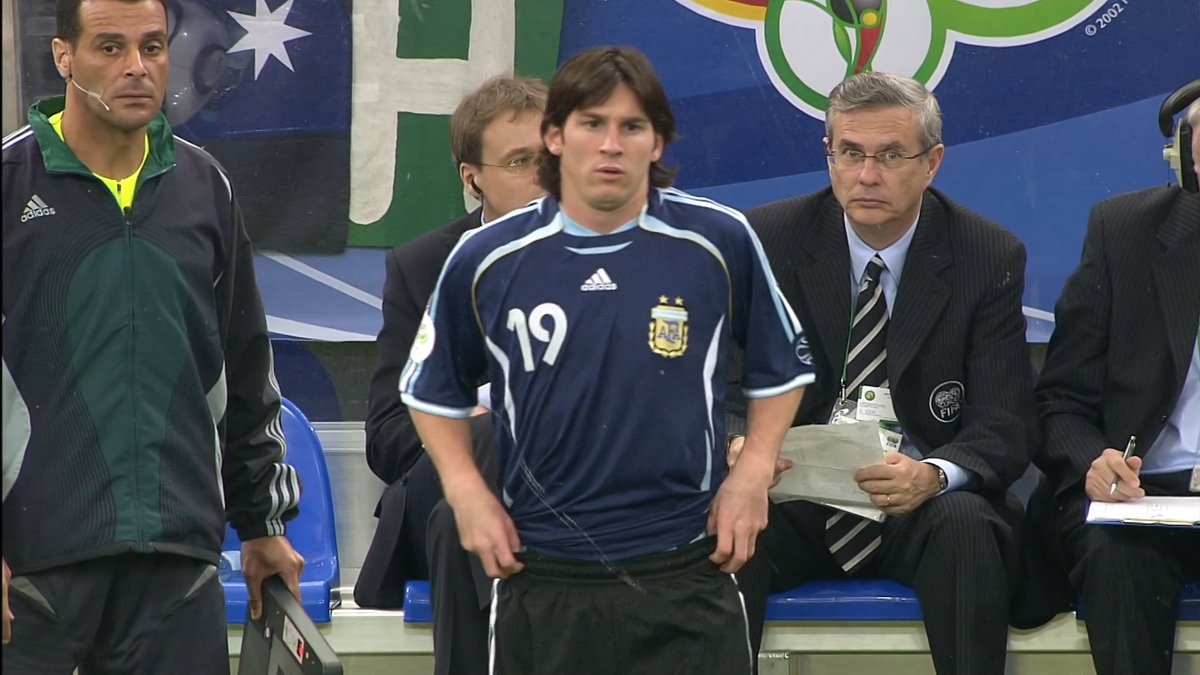 ╋━━━━━━━━━━━━━━━ アルゼンチン代表を引退するメッシの FIFAワールドカップゴール集① デビューした'06🇩🇪大会編 ━━━━━━━━━━━━━━━━╋ 🇦🇷まだ18歳 ここから始まったメッシのFIFAワールドカップ! 若き天才が世界の舞台で見せた初ゴールを、もう一度📹