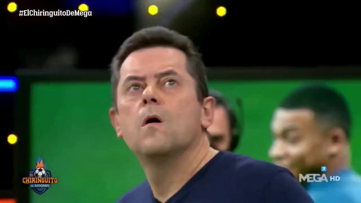 Zúmer Zumérez viendo el enésimo gol que le clava el rojerío patrio y la Bumerwaffen poniendo de ejemplo a una señora que tiene mejores condiciones económicas desde que se jubiló que el 99% de los menores de 30 años.