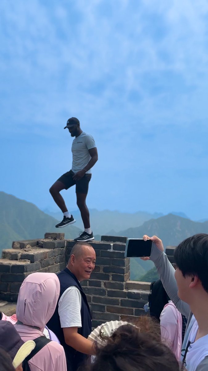 POV: The first Black man to circle the highest watchtower on the Great Wall of China 10 storeys above the ground, with gravity whispering, โEvery day for content, one day for the creatorโ ๐๐