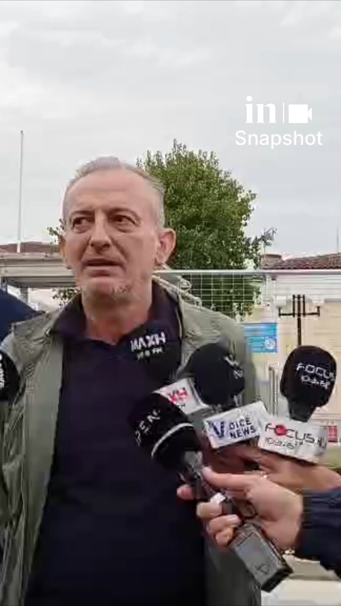 «Θέλω να μάθω ποιος είναι ο κύριος που ακούγεται να λέει “κάντε τα όλα λαμπίκο”»: Ξέσπασμα του πατέρα της Ιφιγένειας Μήτσκα για την παραπομπή Τριαντόπουλου Την οργή του για τις εξελίξεις γύρω από την υπόθεση των Τεμπών εξέφρασε ο Σωτήρης Μήτσκας, πατέρας της Ιφιγένειας που έχασε τη ζωή της στο τραγικό δυστύχημα, τοποθετούμενος σχετικά με την πρόταση παραπομπής του πρώην υφυπουργού Χρήστου Τριαντόπουλου. Ο κ. Μήτσκας ζήτησε την πλήρη διαλεύκανση των εντολών που δόθηκαν για την αλλοίωση του τόπου της τραγωδίας, διερωτώμενος ποιος έδωσε τις οδηγίες για τις εργασίες στο σημείο και απαιτώντας την απόδοση ευθυνών σε όλα τα επίπεδα χωρίς καμία υποβάθμιση. 🎥 Panos Sambrakos.tsikalas Διαβάστε περισσότερα στο