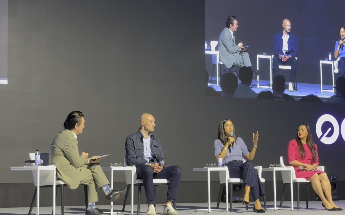 🇰🇷 Will the majority of tokenized volume be on Private or Public blockchains? Monica Long - "Public" She also mentions that the benefits of private blockchains are coming to the XRP Ledger with confidential transfer (XLS-96) and permission delegation (XLS-75).