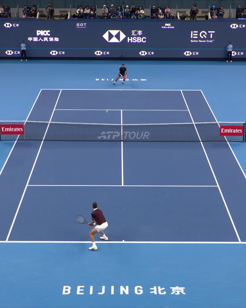 Looking sharp 🤩 Djokovic clinches the opening set 6-3 over Borges! #ChinaOpen