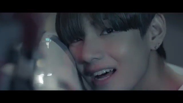 run bts’in yeni bolumunde kostuklari kisim hyyh gibi hissettirdi…acil birisi kostuklari yeri birlestirsinn