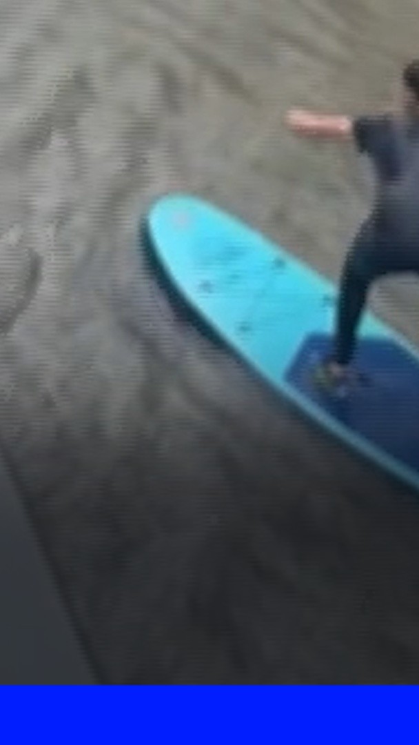 🏄 Inondations dans l'Hérault: un homme filmé en train de surfer dans la rue