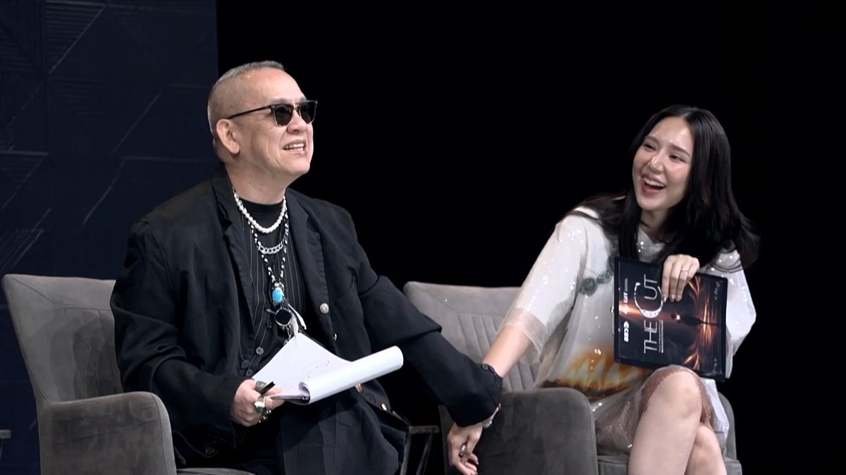 ญดา: "ชื่นชมในความที่เป็นคุณพี่ผู้ชายใส่ใจในเรื่องของแบบผู้หญิง.. ป้าตือ: "ต้องพูดความจริงกันแล้วญดา ((เป็น นางเอกไม่ได้นะ)) ฉันคันปากมาก" ญดาปรับโหมดไวมาก สับปั๊บ !!ป้าตือร้อง "ตะโกน!" เชียร์สุดฤทธิ์ มวยถูกคู่ไม่ไหว 💖✨ 😅🤣 #TheCutRealityxYada #yadarilya #ญดานริลญา