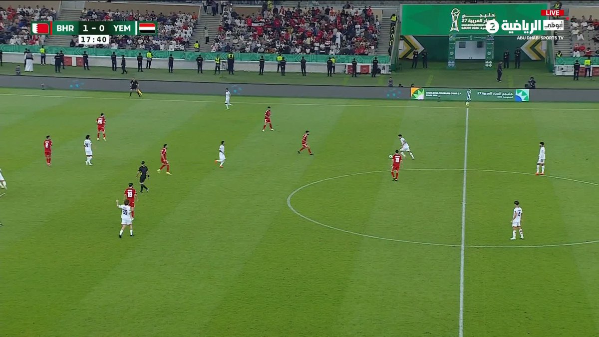 هدف أول رائع لمنتخب اليمن بتوقيع محمدوه بعد مهارة فردية مميزة في الاستلام والمراوغة والإنهاء ⚽️ #البحرين_اليمن #أبوظبي_الرياضية 2⃣ | #خليجي27