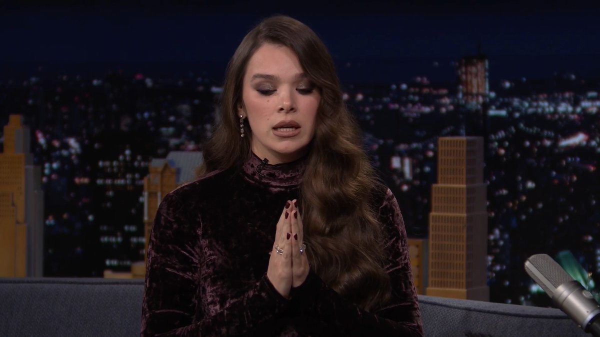 “He sets everyone up for success.” -Hailee Steinfeld on working with Ryan Coogler in Sinners 🥹 #FallonTonight