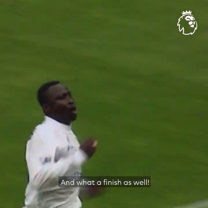 31 years ago today: Tony Yeboah gets the ball, razzle dazzles past four defenders, and then Yeboah’s the bastard into the bottom corner. Standard.