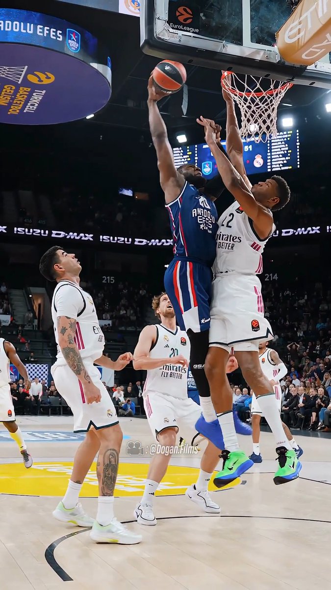 Are you kidding me, Bruno Fernando? 😳 WHAT WAS THAT?! 💥 Anadolu Efes vs Real Madrid | Home Opener