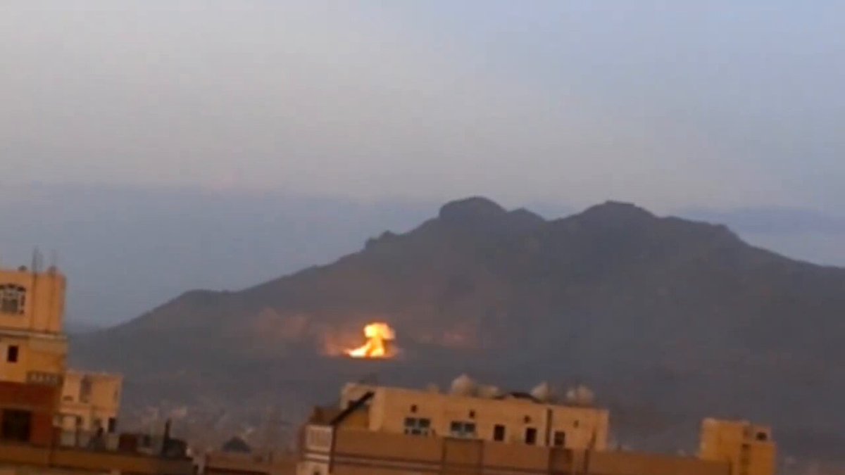 هذا الفيديو يوثق بوضوح بعض من إجرام العدو السعودي وغاراته البربرية التي استهدفت جبل نقم وسط العاصمة اليمنية صنعاء، في تاريخ 11 مايو 2015.. ولا زال العدو السعودي يواصل عدوانه وحصاره المطبق إلى اليوم، واليمن مطالب بمحاسبة العدو السعودي على جرائمه المستمرة..
