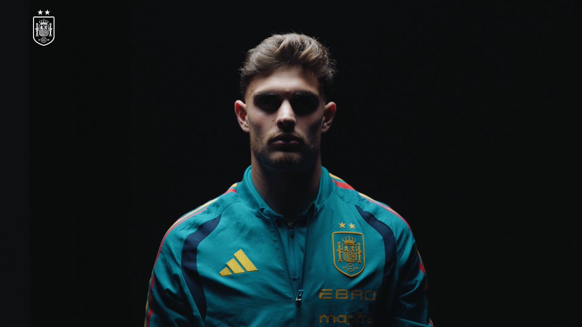 Salva Esquivel, el corazón de España. 🫀 Ejemplo de superación después de sufrir una taquicardia y una rotura de cruzado. 🏀 Brilló de niño en el baloncesto hasta que se decantó por los guantes. #U21EURO | #NuestraBase