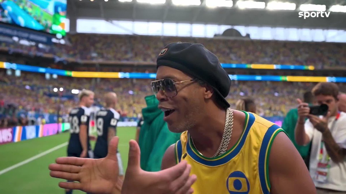 Que sequência do Ronaldinho durante a Copa do Mundo... #futebol #selecaobrasileira #roledobruxo
