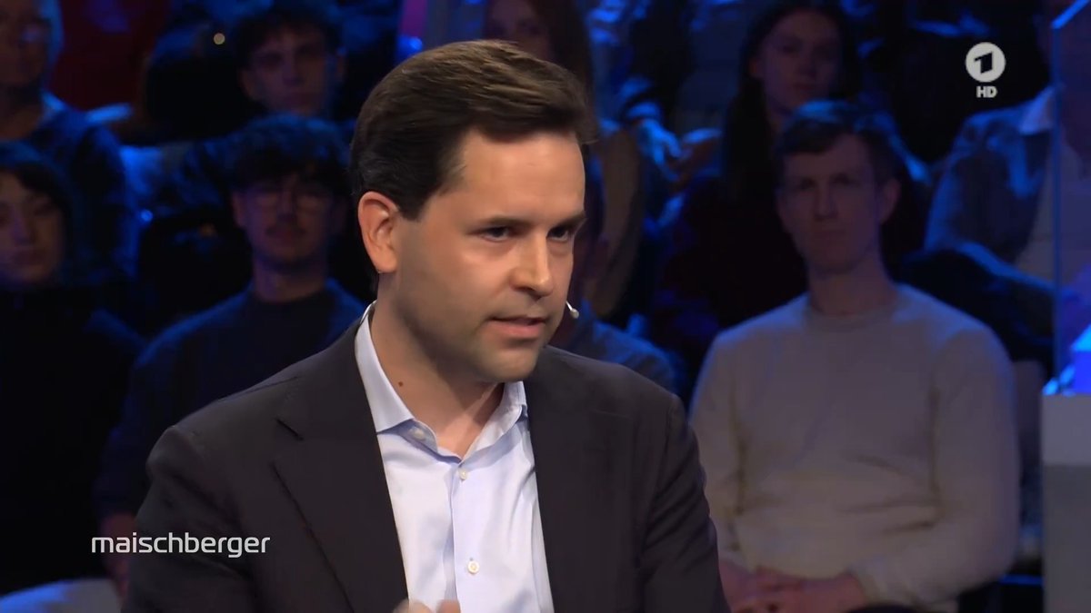 „Unter dem Strich ist die ‚Rente mit 63‘ eine Umverteilung von unten nach oben und deswegen auch nicht sozial gerecht“, sagt Johannes Winkel (Johannes Winkel, CDU Deutschlands). Sie werde vor allem von „mittleren und hohen Einkommensgruppen in Anspruch genommen“. #maischberger