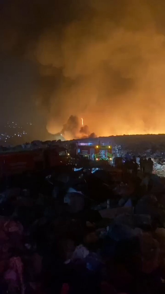 Ngeri gini ya allah, stay safe ya kalian yg di semarang😭 TPA JATIBARANG SEMARANG TERBAKAR