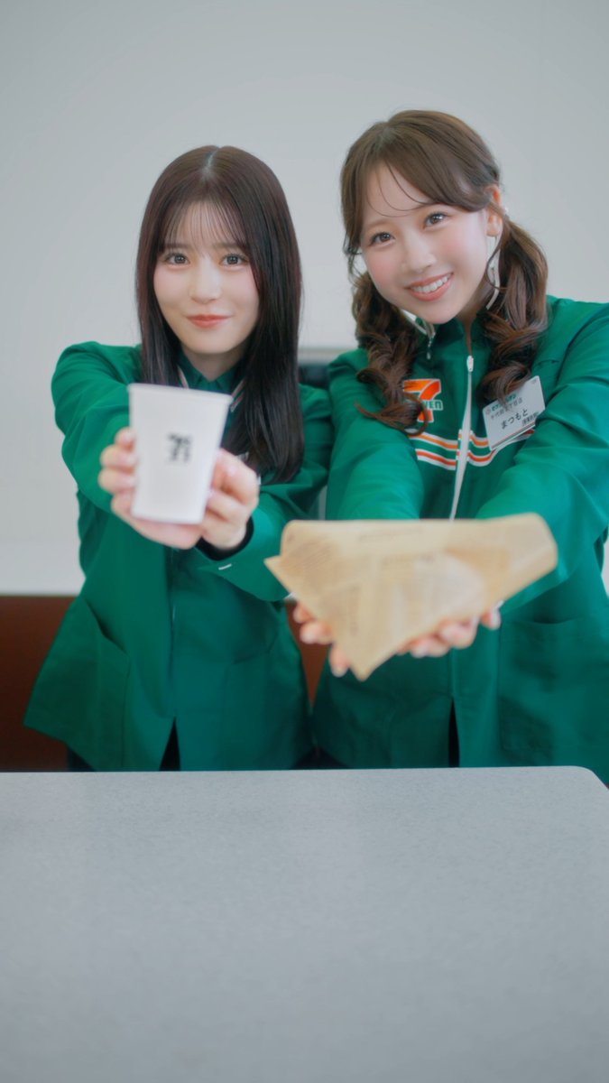 ::::::❤️::::::୨୧::::::🩷::::::: もしも「あまれん姉妹」が セブン‐イレブンの店員だったら… ::::::🩷::::::୨୧::::::❤️::::::: セブン‐イレブンでアルバイトをしていた 月足さんと松本さんが店員さんに…⁉️ ここでしか味わえない お買い物をお楽しみください😘 ❤️月足天音 (FRUITS ZIPPER) 🩷松本かれん( FRUITS ZIPPER )