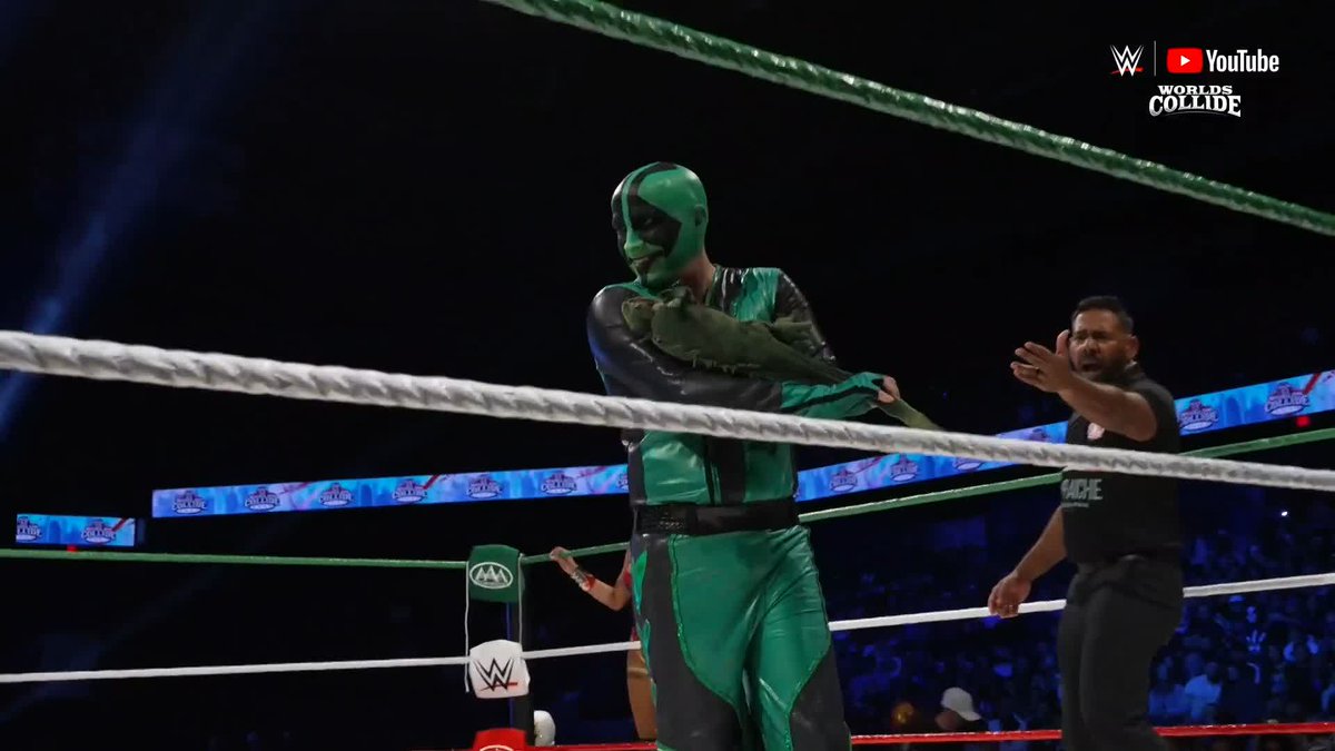 HERE COMES THE LIZARD!!!! LA YESCA CAME TO FIGHT! ▶️ Watch WWE Worlds Collide RIGHT NOW on YouTube: