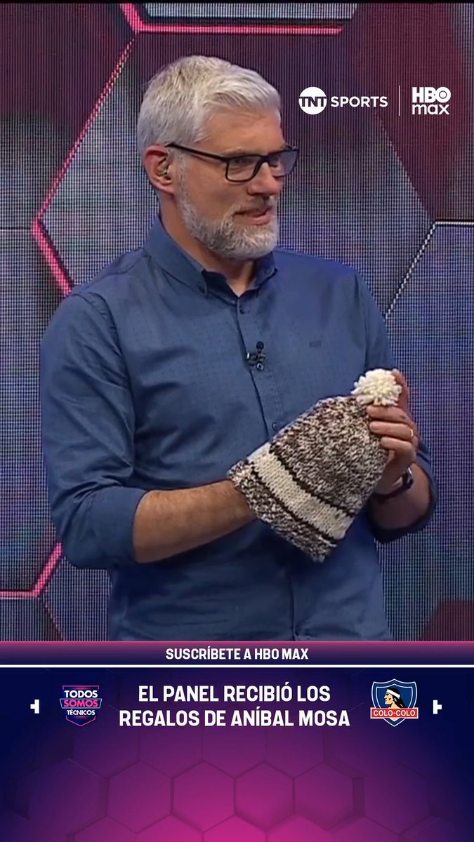 El panel de Todos Somos Tecnicos recibió un regalo por parte de Anibal Mosa El presidente de ByN le obsequió a cada uno un gorro de lana